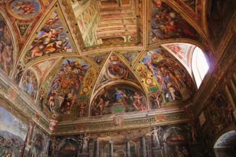 Ceiling in the Sala di Costantino.